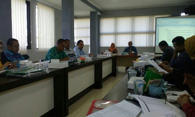Suasana rapat Dewan Pengupahan Kab Gresik, Kamis (22/9/2016).