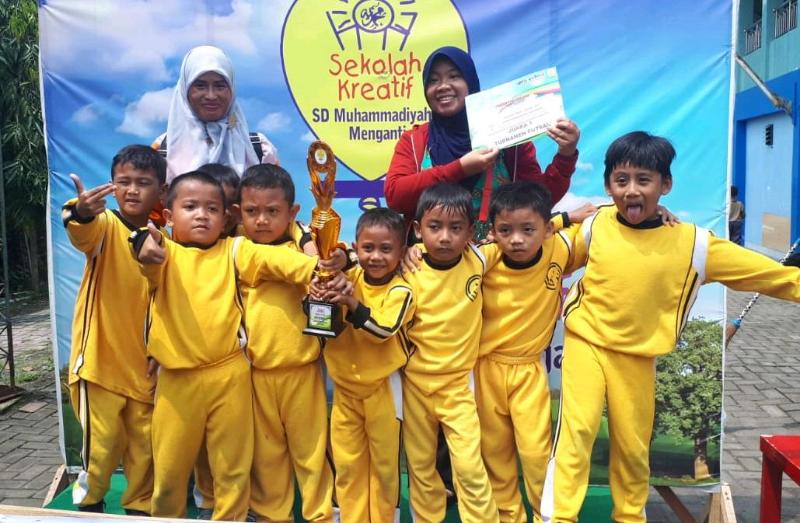 RA Nairdza  juara 1 dalam Futsal Kid competition yang diadakan oleh SD Muhammadiyah 1 Menganti.