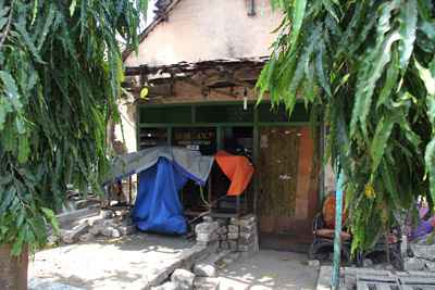 Rumah tersangka DN, Pembunuh 2 siswi MTS Al Fatah Banyuurip. (foto: Sutikhon/kabargresik)