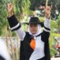 Mayoret Doremi dari Wadeng Sidayu sedang memberikan intruksi kepada anggotanya dalam Ujungpangkah Drumband Open Competition 2014. Doremi menyabet 2 juara sekaligus. (foto: Sutikhon/kabargresik.com)
