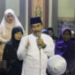 M Qosim saat menghadiri  Haul keluarga Samwil di Golokan Sidayu. Qosim resmi dicalonkan Partai Demokrat  sebagai Wakil Bupati berpasangan dengan Calon Bupati Sambari Halim Radianto. (9/7). foto: sutikhon/kabargresik