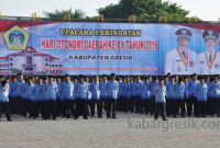Upacara Hari Otonomi Daerah di halaman kantor Pemda Gresik, Senin (25/4/2016).