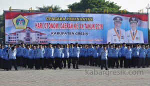 Upacara Hari Otonomi Daerah di halaman kantor Pemda Gresik, Senin (25/4/2016).