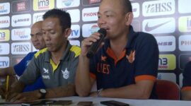 Lestiadi saat melakukan Press Conference sebelem laga menghadapi Persin, Senin (27/6/2016)