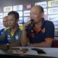Lestiadi saat melakukan Press Conference sebelem laga menghadapi Persin, Senin (27/6/2016)