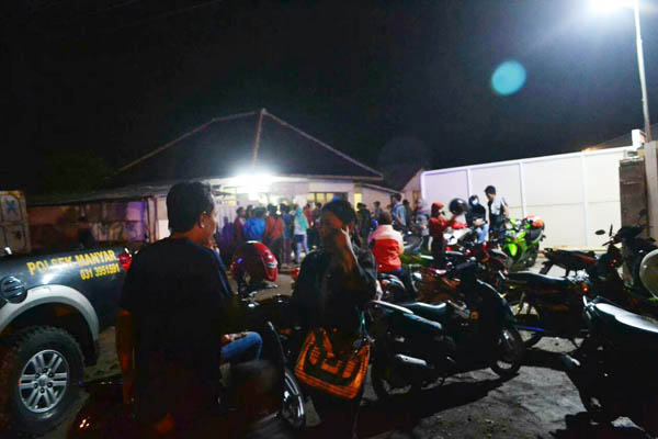 Para Pekerja PT Citra Abadi Bosco Manyar Gresik protes kepada pihak management karena THR tyang didapat hanya 75 ribu.
