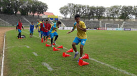 pemain Persegres sedang berlatih di Stadion Tri Dharma, Gresik