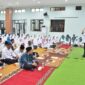 Wabub Gresik Moh Qosim memberikan arahan kepada 110 Calon Jamaah Haji (CalHaj) dari Guru-guru PNS di Lingkungan Pemkab Gresik.