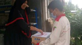 Angkatan Muda Muhammadiyah Kec Sidayu sedang melakukan penggalangan dana di ranting-ranting Muhammadiyah untuk saudara kita di Palestine. Rabo (19/05) [Foto: AMM Sidayu)