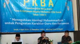 Ketua Majelis dikdasmen PNF PCM Gresik Dr Sukaris SE MM dalam pembukaannya di kegiatan Pesantren Kilat Baitul Arqom (PKBA) SMP Muhammadiyah 1 Gresik (istimewa/GIRIMU.com)