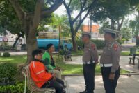 Sosialisasi Satlantas Polres Gresik tingkatkan kesadaran driver online terkait aturan lalu lintas, blind spot, dan keselamatan berkendara.