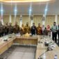 Bupati Gresik dan rombongan usai berdialog dengan Paguyupan Warga Gresik Malaysia ( PWGM ) membahas keberlangsungan pendidikan anak-anak pekerja migran asal Gresik