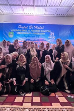 Silaturrahmi dan Halal Bihalal SMA A Wahid Hasyim Angkatan 92 di Villa Zamrud Tretes