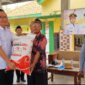Plt Bupati Gresik dr Asluchul Alif salurkan benih padi dan pupuk untuk petani gagal panen akibat banjir seluas 82 hektare.