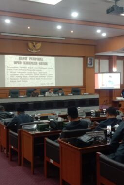 Plt Bupati Gresik Jawab Pandangan Fraksi DPRD Terkait Ranperda RPJMD dan Pajak Daerah