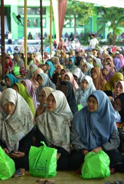 Puncak Haul ke-133 KH Abdul Karim di Alkarimi Dihadiri Ribuan Jamaah