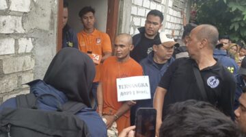 33 Adegan Rekonstruksi Midhol dan Asrofin di Dukun