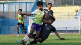 Gresik United gelar seleksi pemain U-20 lokal di Stadion Gejos, persiapan Liga 3 Oktober 2025.