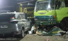 Truk Gandeng Tabrak Motor di Driyorejo, 1 Tewas
