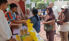 Pasar Murah Kejari Gresik Diserbu Warga