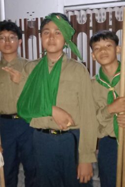 Siswa Spemutu Belajar P3K dengan Hasduk HW