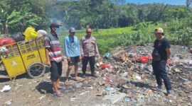 Satuni, ibu rumah tangga asal Kebomas, tewas tenggelam di telaga saat buang sampah. Polisi nyatakan murni kecelakaan.