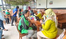 Ojol Gresik Antusias Ikuti Cek Kesehatan Gratis