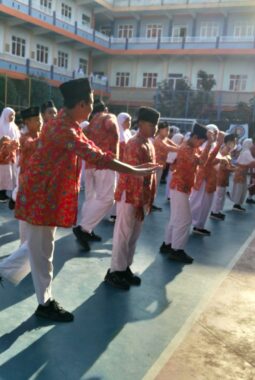 Jaga Kebugaran dan Pererat Komunikasi, SD Al Islam Cerme Gelar Senam Jumat Sehat Ceria 