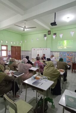 Dongkrak Kompetensi, Guru dan Karyawan SD Almadany Dapat Suntikan Spirit Filosofi Jawa