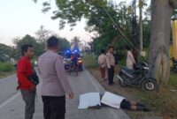 Seorang pengendara motor di Cerme Gresik tewas usai diduga alami serangan jantung saat berkendara menuju tempat kerja.