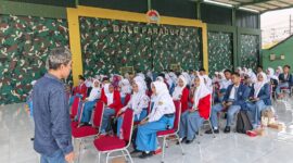 70 pelajar Gresik antusias ikuti pelatihan menulis cerpen fiksi pendek untuk meningkatkan literasi melalui Gerakan 1000 Anak Menulis.