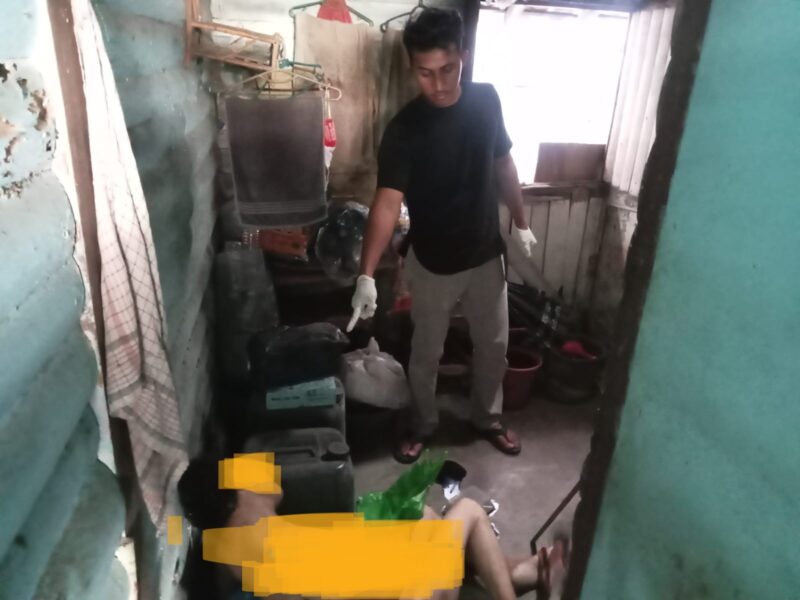 Seorang pria ditemukan tewas di kontrakan Jalan Kapten Dulasim, Kebomas. Polisi pastikan tidak ada unsur tindak pidana.