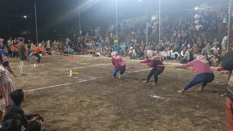 160 emak-emak di Sidoraharjo meriahkan cabor tarik tambang Pordes. Lomba penuh antusias, ide karang taruna untuk persatuan warga.