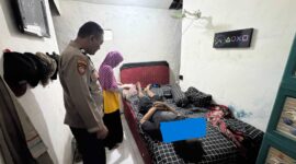 Warga Driyorejo, Gresik geger temuan pria tewas gantung diri di rumahnya. Polisi tidak temukan tanda kekerasan pada tubuh korban.