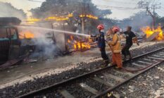 Kebakaran Hanguskan Dua Bangunan Kafe di Kebomas Gresik