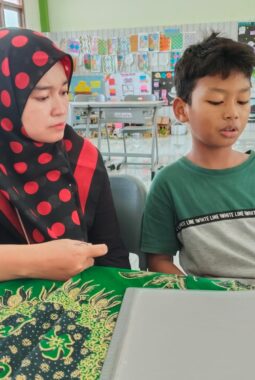 Di Tengah Serah Terima Rapor SD Almadany, Kejutan Surat Cinta Ananda Memantik Rasa Haru