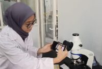 Penelitian ECOTON dan FK UNAIR menemukan mikroplastik dalam urin dan air ketuban ibu hamil di Gresik.