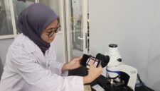 Penelitian ECOTON dan FK UNAIR menemukan mikroplastik dalam urin dan air ketuban ibu hamil di Gresik.