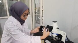 Penelitian ECOTON dan FK UNAIR menemukan mikroplastik dalam urin dan air ketuban ibu hamil di Gresik.