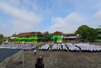 Ribuan santri YPP Alkarimi Gresik meriahkan Hari Santri 2025 dengan upacara khidmat dan launching SPMB tahun ajaran 2026–2027.