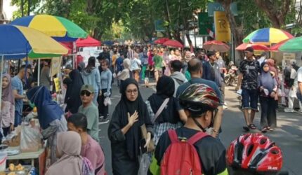 Disparekrafbudpora menonaktifkan Ketua CFD Gresik karena dugaan pungli hingga Rp500 ribu kepada pelaku UMKM.