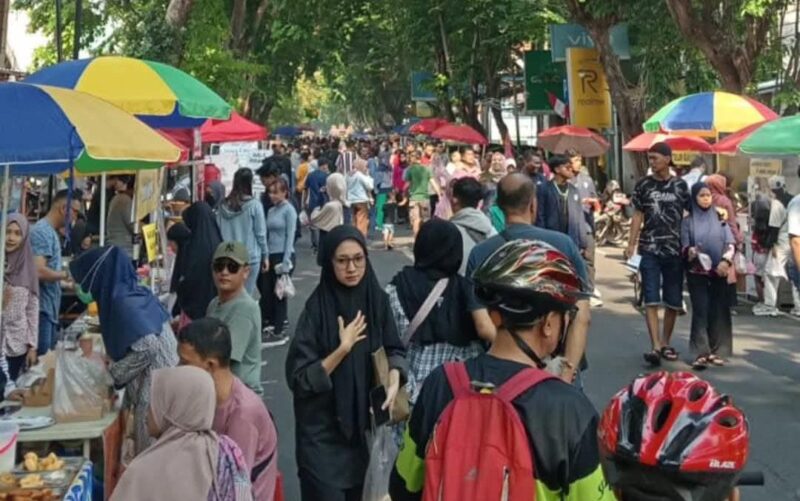 Disparekrafbudpora menonaktifkan Ketua CFD Gresik karena dugaan pungli hingga Rp500 ribu kepada pelaku UMKM.