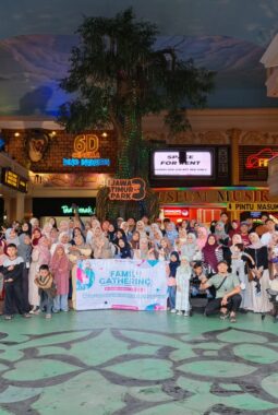 Guyuran Hujan Tak Surutkan Semangat Family Gathering SD Muhammadiyah 1 Driyorejo