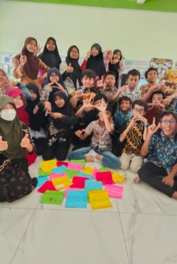 Di Hari Guru, Siswa Kelas VI SD Almadany Bikin Kejutan untuk Gurunya