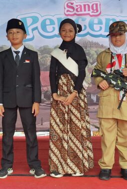 Kenakan Kostum Pahlawan, 5 Siswa SD Mudri Ini Jadi Pemenang ‘Best Costume’