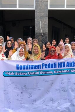 Pita Merah PCNA Driyorejo, Simbol Kepedulian Peringati Hari HIV/Aids Se-Dunia