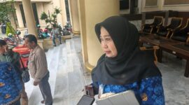 Dinkes Gresik menanggapi riset temuan mikroplastik pada ibu hamil dan menjelaskan upaya pencegahan stunting di daerahnya.