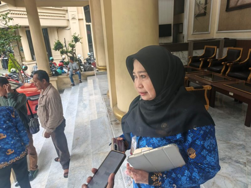 Dinkes Gresik menanggapi riset temuan mikroplastik pada ibu hamil dan menjelaskan upaya pencegahan stunting di daerahnya.