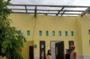 Puting beliung menerjang Melirang, Bungah. Sebanyak 62 rumah dan satu sekolah rusak, BPBD lakukan asesmen dan imbau warga tetap waspada.