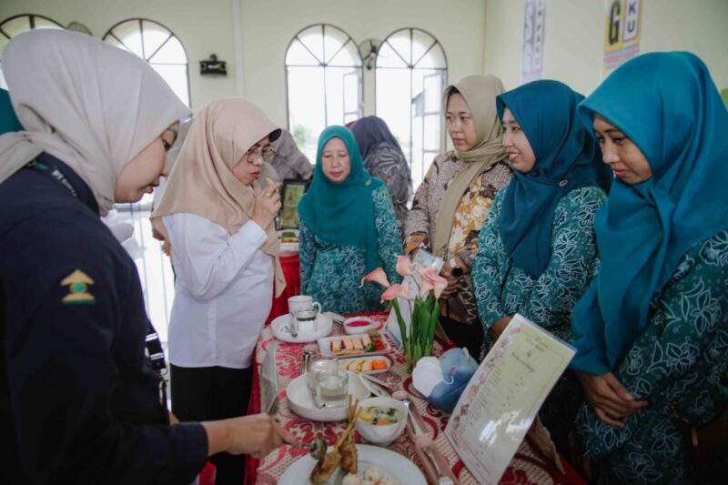 Sebanyak 65 ibu di sekitar wilayah operasi Smelter PTFI Gresik mengikuti edukasi dan lomba kreasi MPASI berbasis pangan lokal,